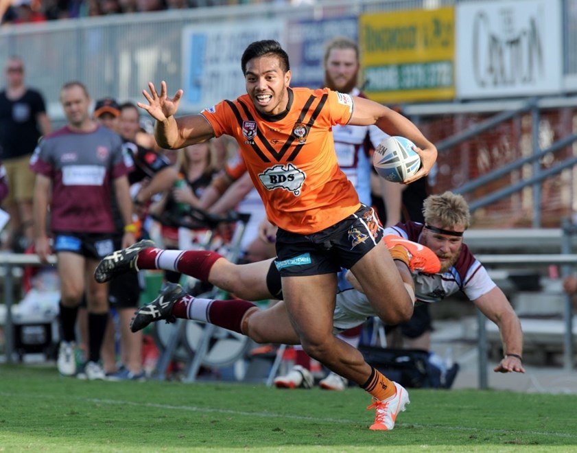 Hymel Hunt breaks free for Easts Tigers