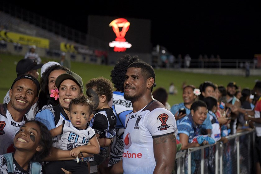 Tui Kamikamica meets some Fiji Bati fans in Townsville during the 2017 World Cup.