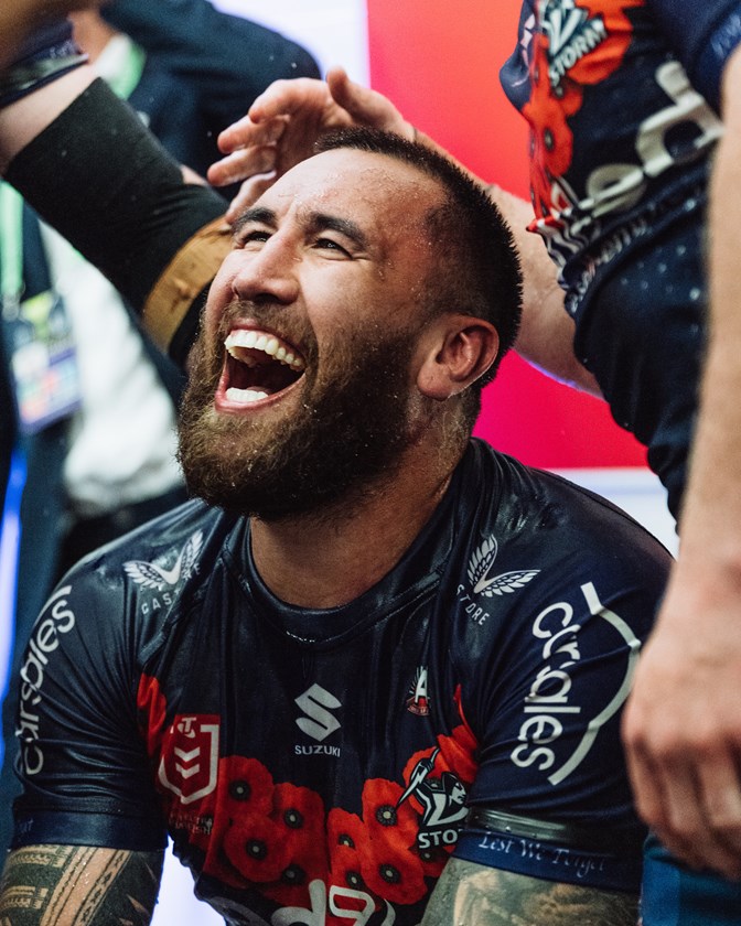 Nelson Asofa-Solomona celebrates with teammates after his re-signing is announced on Tuesday night.