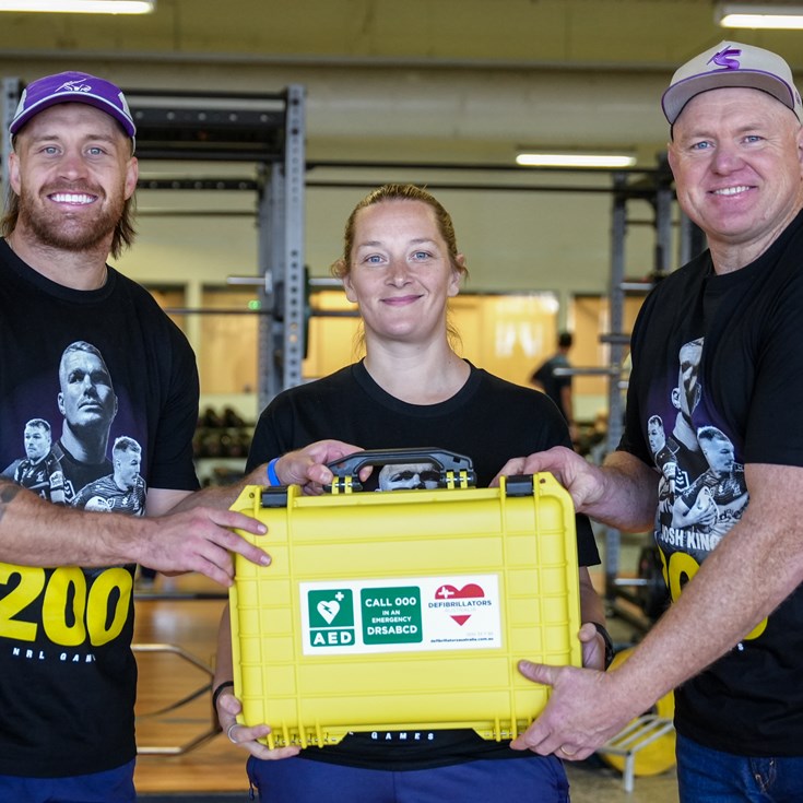 Storm Old Boys Donate Defibrillator to Current Squad